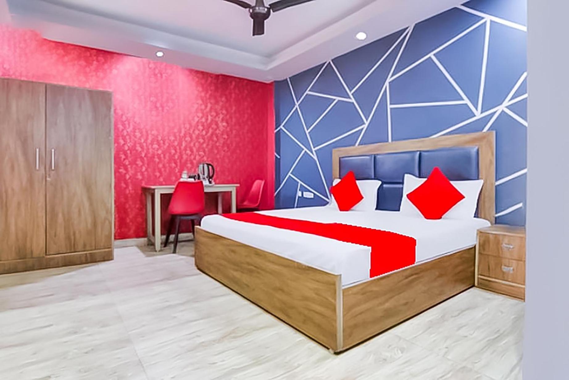 Hotel Classical Opposite Nizamuddin Railway Station Nuova Delhi Esterno foto